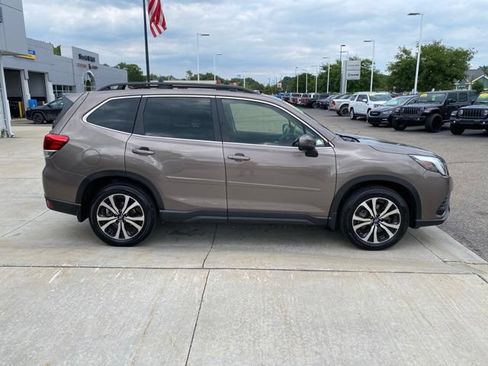 Used 2023 Subaru Forester Limited AWD/4WD image 2