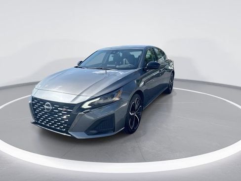Used 2025 Nissan Altima 2.5 SR FWD image 9