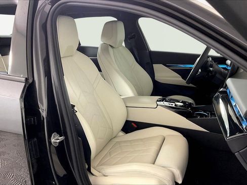 New 2026 BMW 550e xDrive image 14