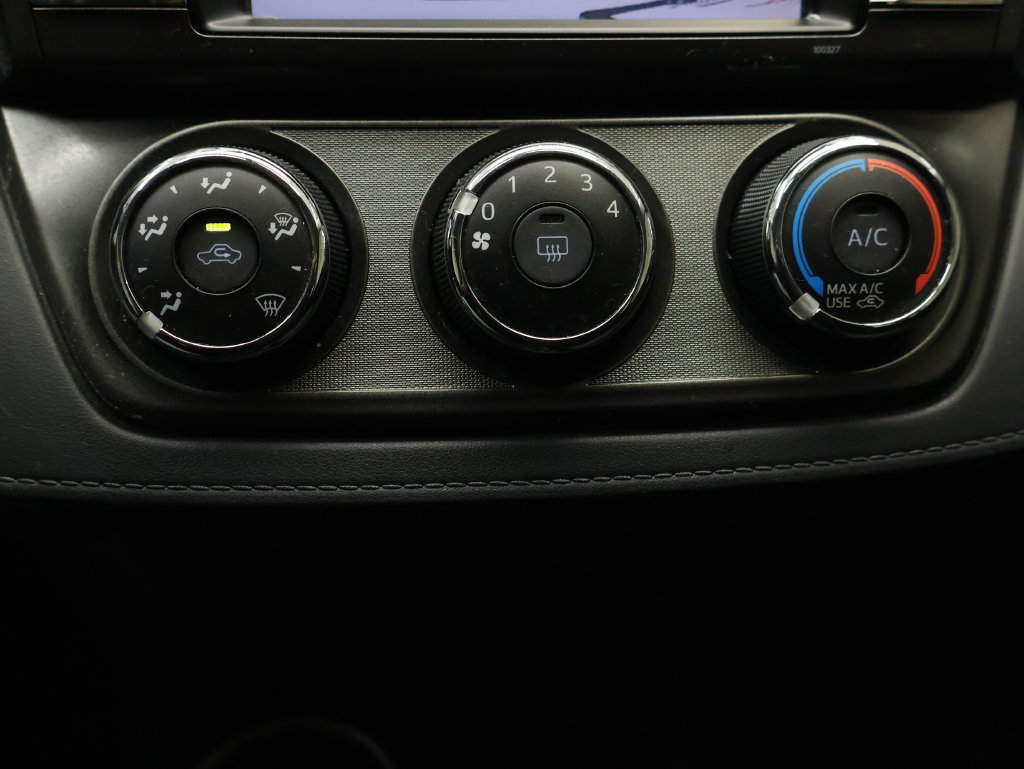 Used 2015 Toyota RAV4 LE FWD image 24