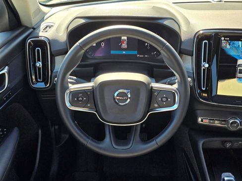 Used 2026 Volvo XC40 B5 Plus AWD/4WD image 19