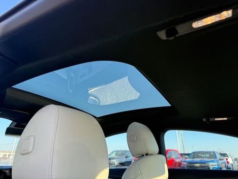 Used 2023 Mercedes-Benz CLA 250 4MATIC w/ Premium Package image 11