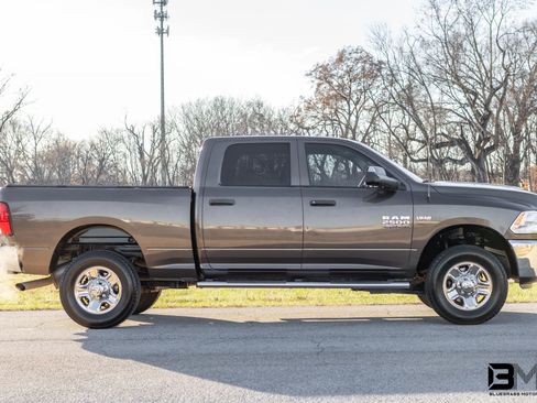 Used 2018 RAM 2500 Tradesman w/ Chrome Appearance Group image 5