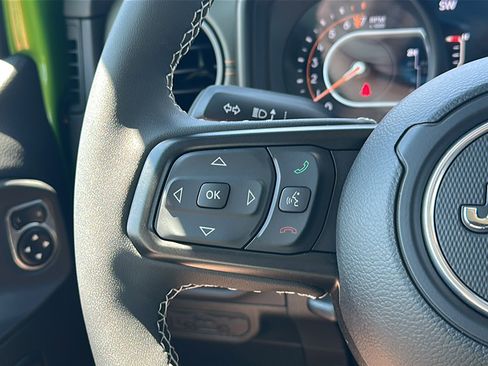 Used 2025 Jeep Gladiator Mojave image 29