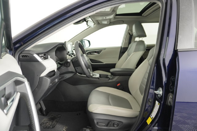 Used 2021 Toyota RAV4 XLE Premium FWD image 19