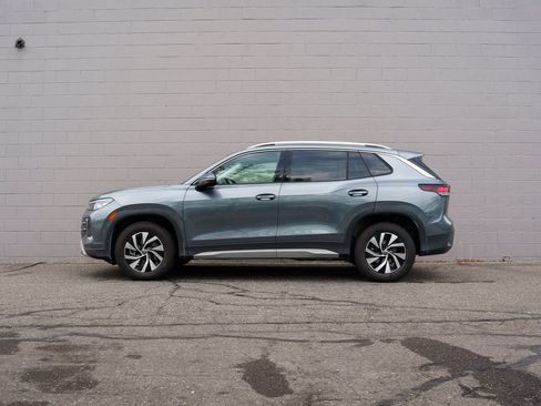 Used 2025 Volkswagen Tiguan S AWD/4WD image 2