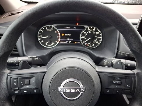 Used 2023 Nissan Rogue S image 18