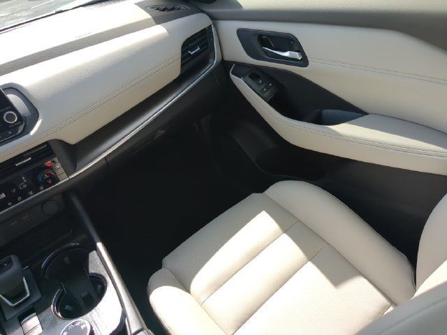 Used 2025 Nissan Rogue SV w/ SV Premium Package AWD/4WD image 18