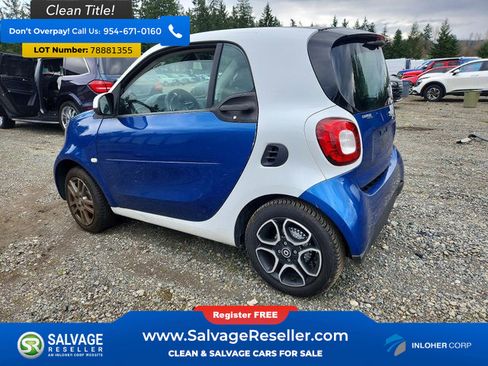 Used 2016 smart fortwo Coupe image 3