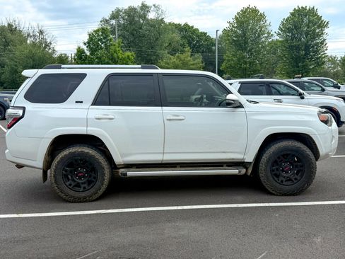 Used 2021 Toyota 4Runner SR5 Premium w/ Moonroof Package AWD/4WD image 8