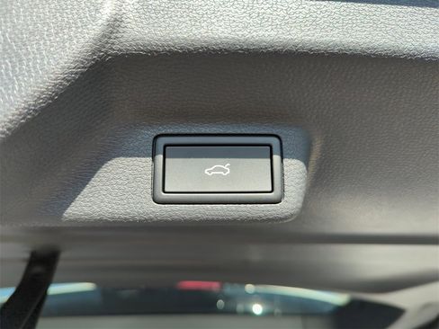 New 2025 Volkswagen ID. Buzz 1st Edition image 15