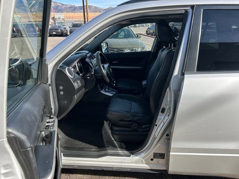 Used 2010 Suzuki Grand Vitara Limited image 13