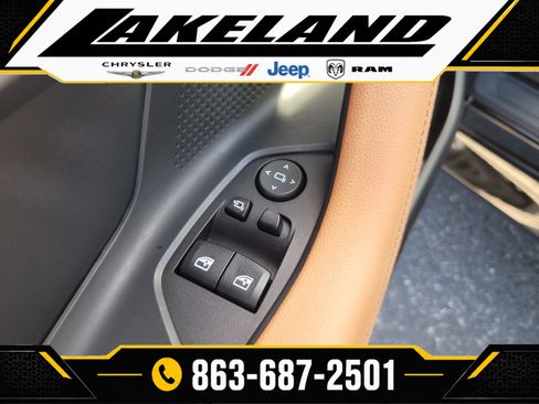 Used 2023 BMW 230i Coupe w/ Convenience Package RWD image 12