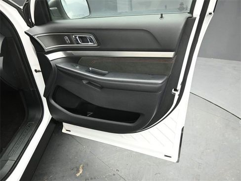 Certified 2018 Ford Explorer XLT w/ Equipment Group 202A image 33