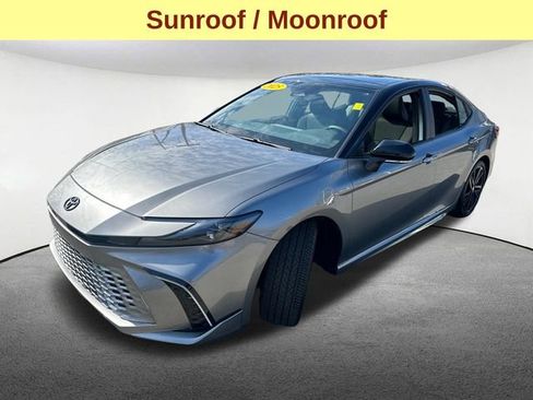 Used 2025 Toyota Camry XSE FWD image 5
