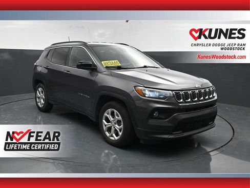 Used 2024 Jeep Compass Latitude AWD/4WD image 1