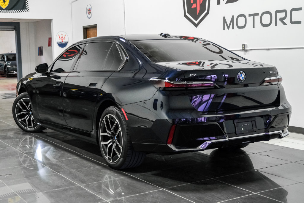 Used 2024 BMW i7 xDrive60 AWD/4WD image 11