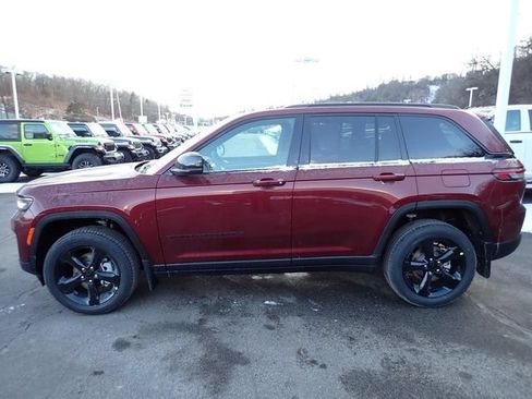 New 2025 Jeep Grand Cherokee Limited w/ Black Appearance Package AWD/4WD image 2