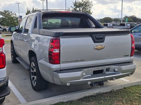 Used 2010 Chevrolet Avalanche LTZ AWD/4WD image 4