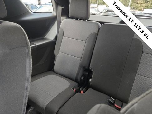 Used 2023 Chevrolet Traverse LT image 21