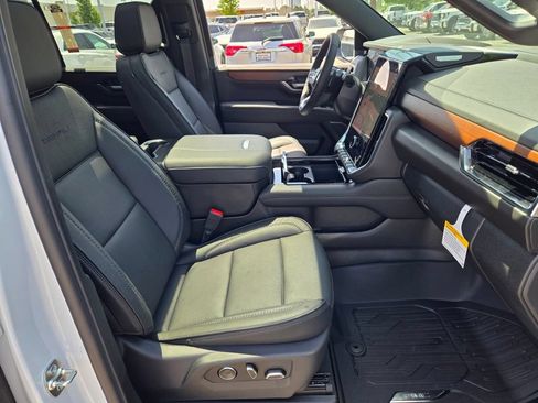 New 2026 GMC Yukon Denali w/ Sun & Power Step Package AWD/4WD image 15