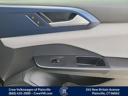 Certified 2023 Volkswagen Taos SE w/ Panoramic Sunroof Package AWD/4WD image 42