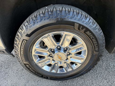 Used 2024 Chevrolet Silverado 2500 High Country w/ Technology Package image 11