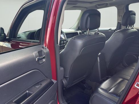 Used 2016 Jeep Patriot High Altitude FWD image 10