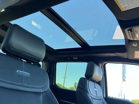 Used 2025 Ford F450 Platinum w/ FX4 Off-Road Package image 16