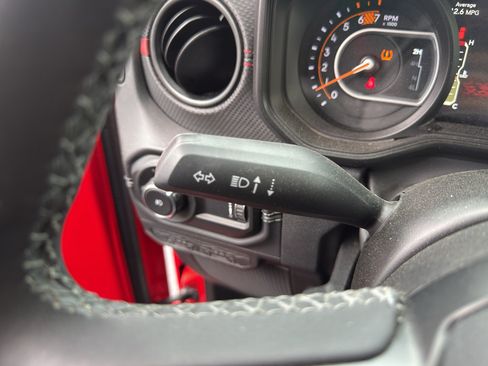Used 2025 Jeep Wrangler Unlimited Rubicon AWD/4WD image 25