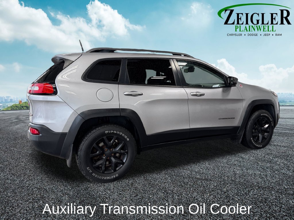 Used 2018 Jeep Cherokee Trailhawk w/ Comfort & Convenience Group AWD/4WD image 6