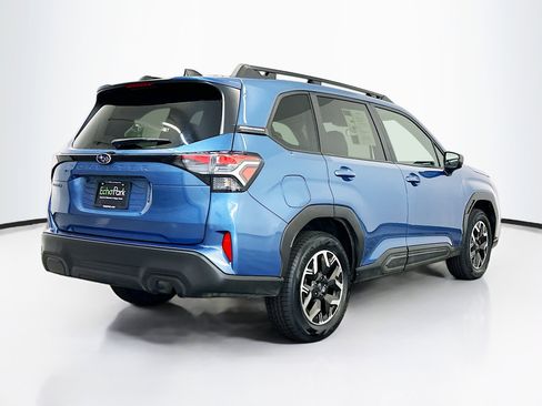 Used 2025 Subaru Forester Premium AWD/4WD image 9