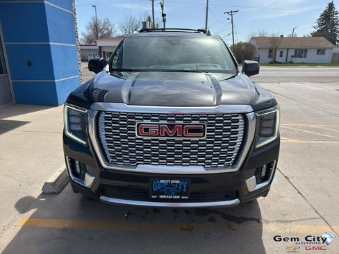Used 2023 GMC Yukon XL Denali AWD/4WD image 3
