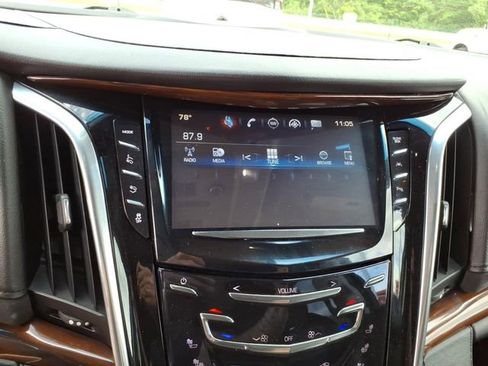 Used 2018 Cadillac Escalade ESV Premium Luxury RWD image 11