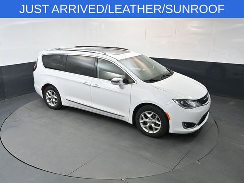 Used 2019 Chrysler Pacifica Limited FWD image 33