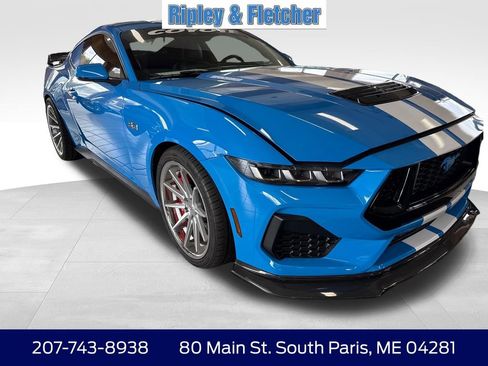 Used 2025 Ford Mustang GT Premium RWD image 3