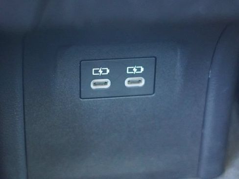 Used 2024 Toyota Prius LE FWD image 33
