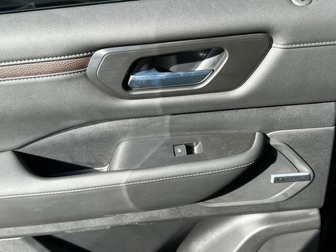 New 2025 Nissan Armada SL w/ Captain's Chari Seat Package image 16