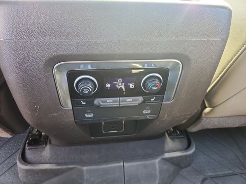 Used 2021 Chevrolet Tahoe Z71 w/ Z71 Signature Package image 38