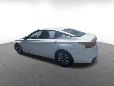 Used 2025 Nissan Altima 2.5 SV FWD image 10