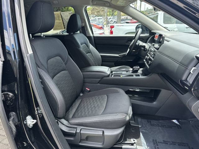 Used 2025 Nissan Pathfinder S FWD image 29