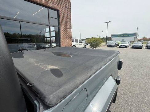 Used 2024 Jeep Gladiator Sport AWD/4WD image 12