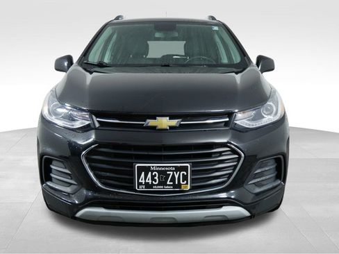 Used 2019 Chevrolet Trax LT w/ LT Convenience Package FWD image 3
