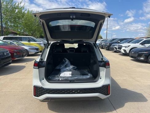 New 2026 Volkswagen Tiguan SE R-Line AWD/4WD image 10