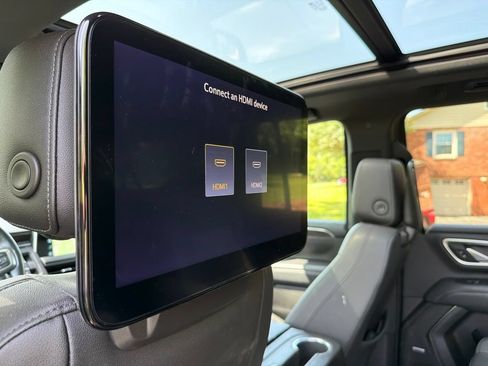 Used 2022 Chevrolet Suburban LT w/ LT Signature Plus Package AWD/4WD image 33
