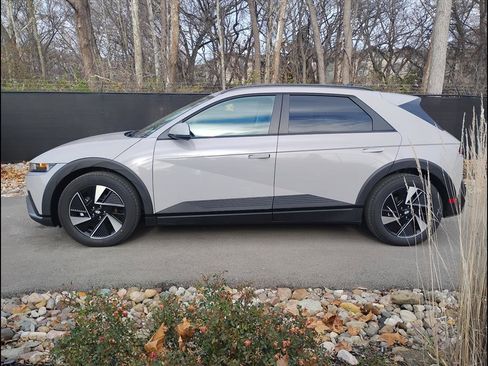 New 2025 Hyundai Ioniq 5 SEL image 3