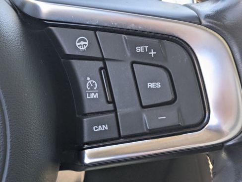 Used 2018 Jaguar F-PACE R-Sport image 14