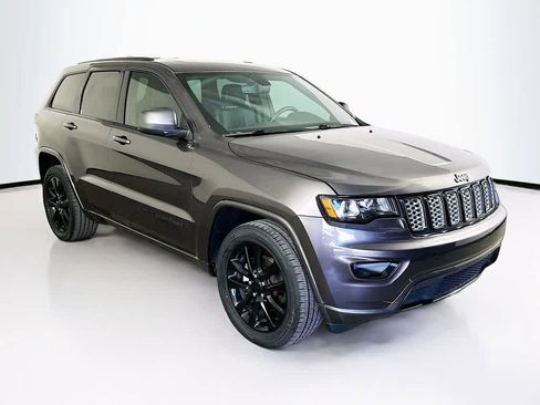 Used 2019 Jeep Grand Cherokee Altitude image 23