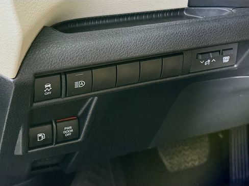 Certified 2023 Toyota Sienna XLE AWD/4WD image 19