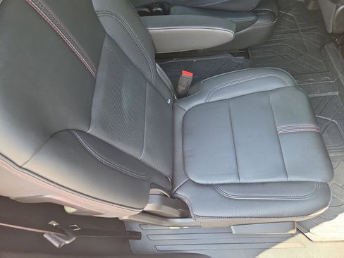 Used 2023 Chevrolet Traverse RS w/ LPO, Floor Liner Package AWD/4WD image 21